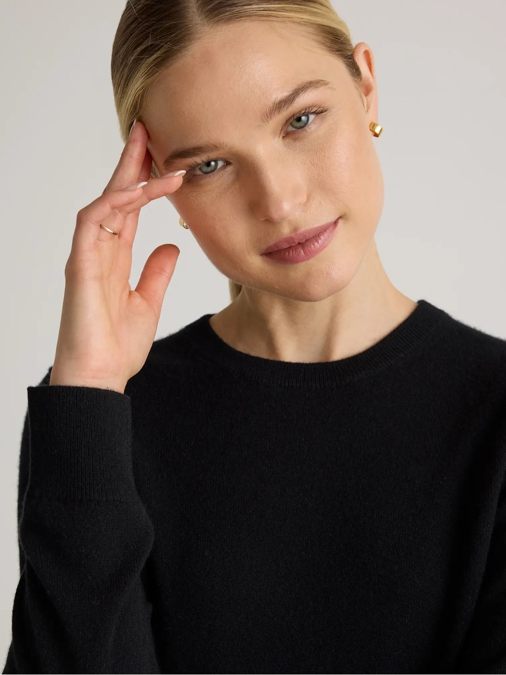 Quince Black Mongolian Cashmere Crewneck Sweater - Picture 2 of 7